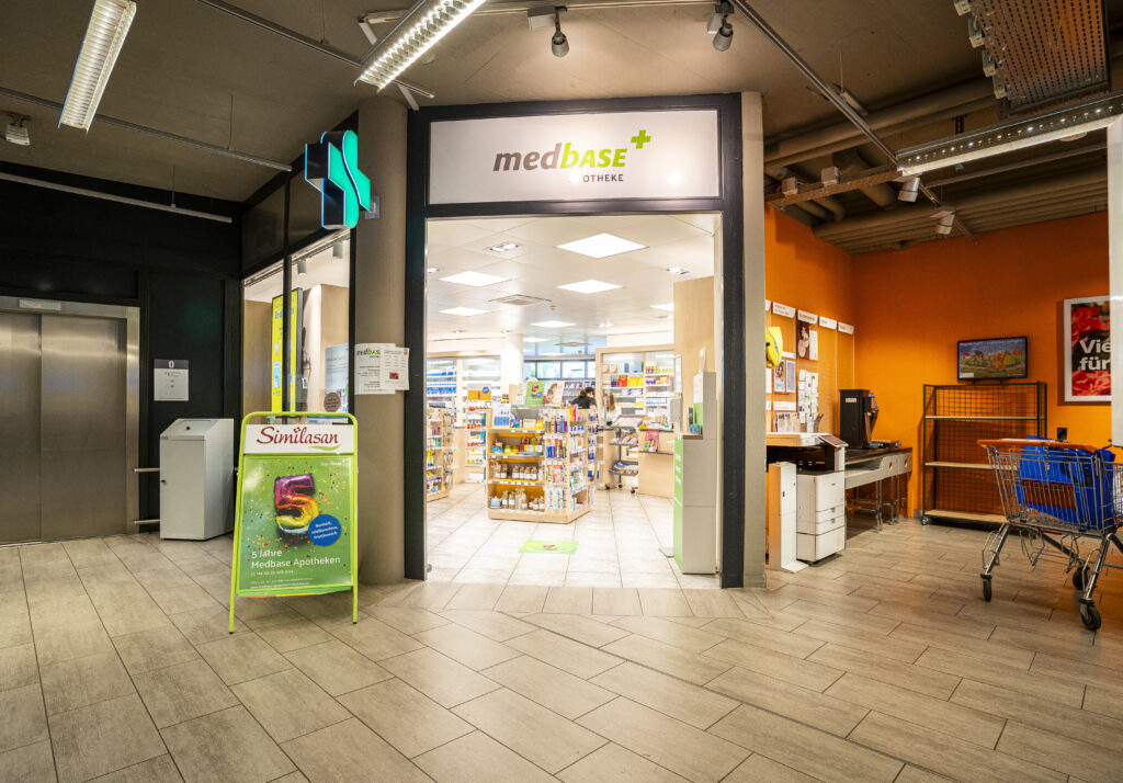 Entrance to the Medbase Pharmacy in the Zuchwil shopping arcade