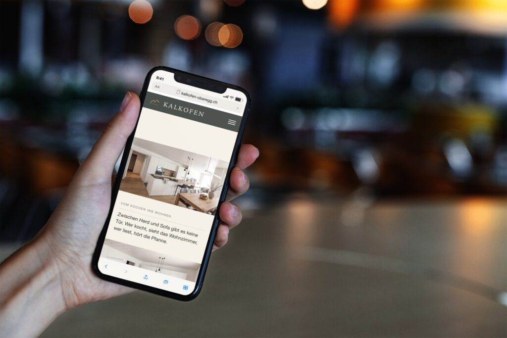 Rundgang auf kalkofen-oberegg.ch auf einem iPhone: Küche und Essbereich, Vom Kochen ins Wohnen